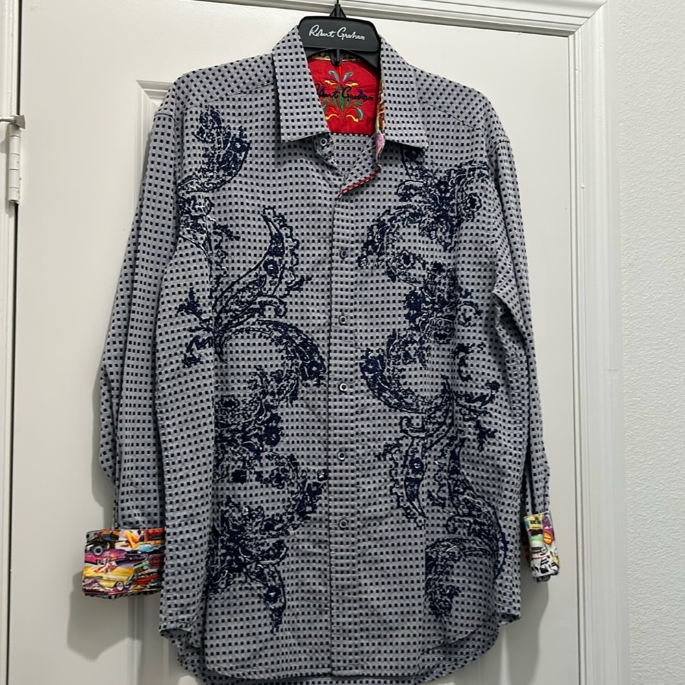 Robert Graham men’s size large shirt, with embroidered front and classic cuffs.